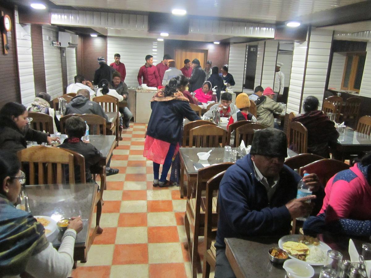 Hotel Akbar Sonāmarg Екстериор снимка